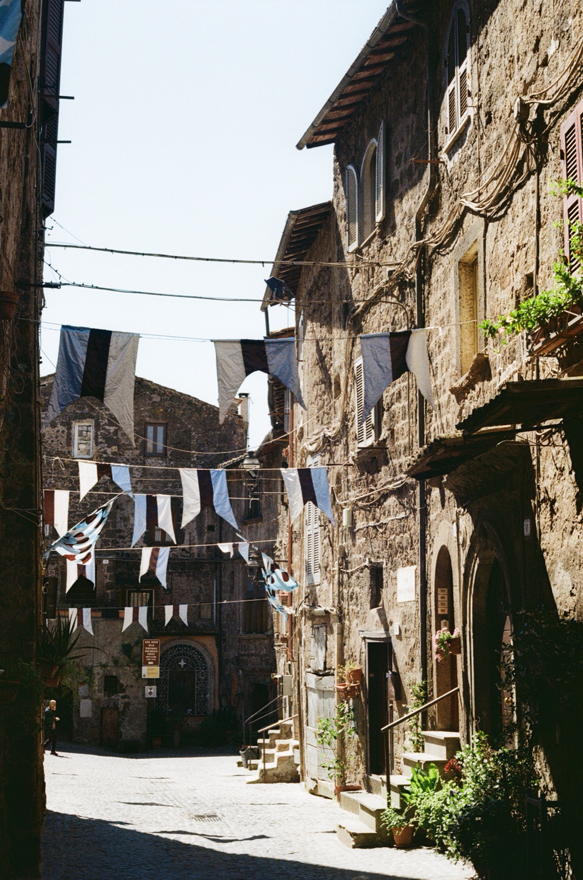 Probably the most unexpectedly blissful towns we visited on our Tuscany road trip. I don't even want to share the name. An invitation to explore without the usual preparations.